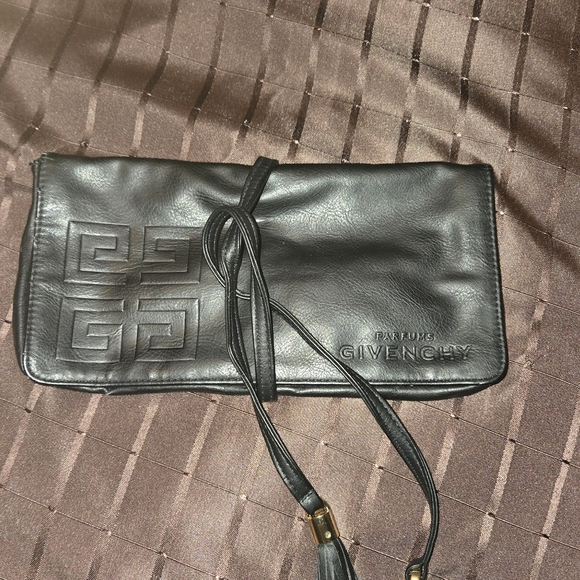 Givenchy black pochette/ clutch, for perfume or  make up use - Picture 9 of 10